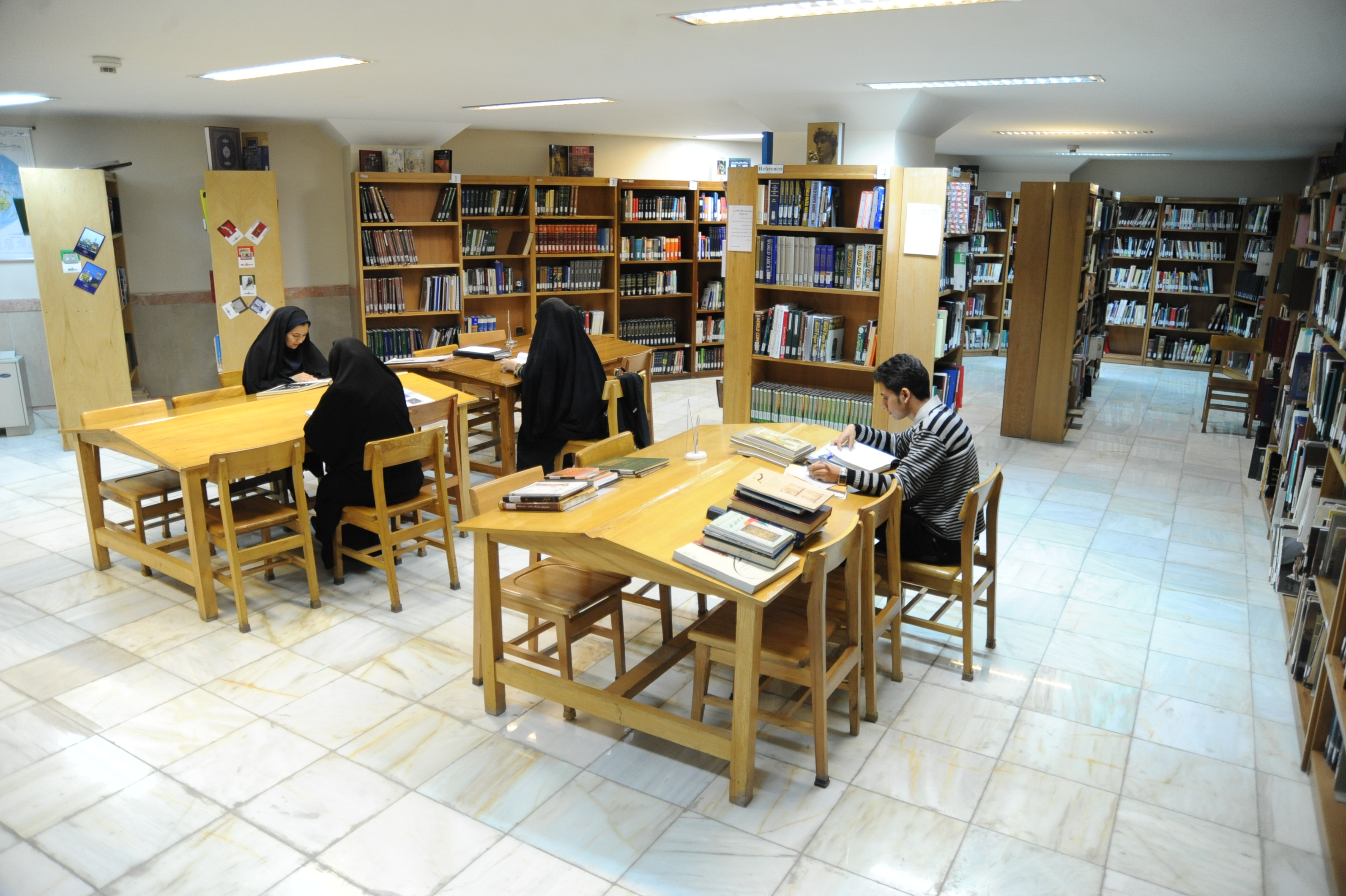 وجود 18000 نسخه کتاب تخصصی ترجمه شده در کتابخانه مرکزی دانشگاه